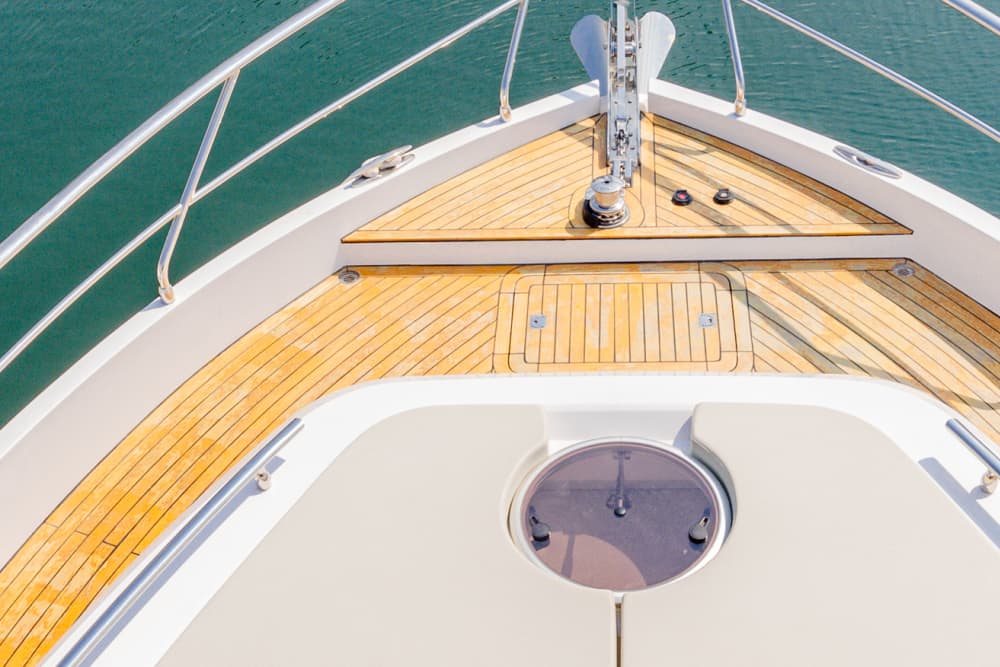 Noleggia uno yacht nuovo di zecca da 62 piedi a Dubai | Modello 2023