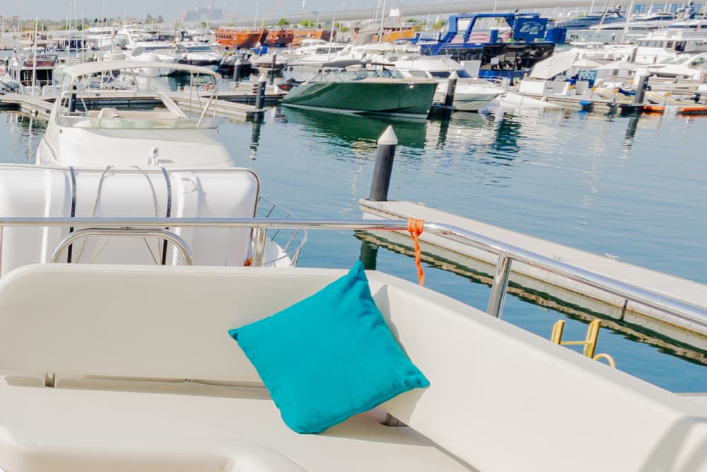 Noleggia uno yacht nuovo di zecca da 62 piedi a Dubai | Modello 2023