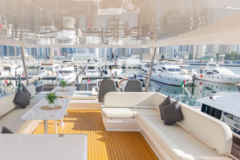 Noleggia uno yacht nuovo di zecca da 62 piedi a Dubai | Modello 2023