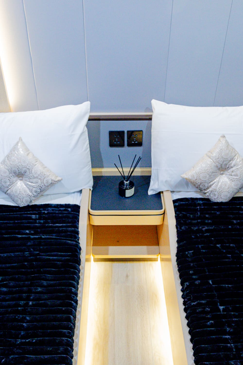 Noleggia uno yacht nuovo di zecca da 62 piedi a Dubai | Modello 2023