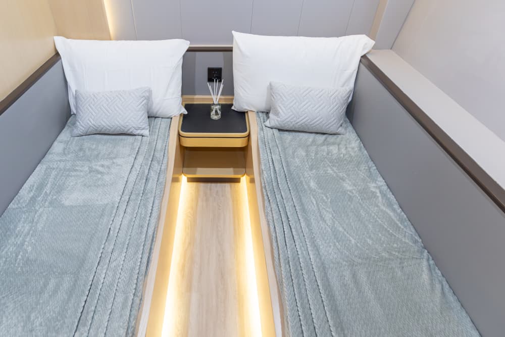 Noleggia uno yacht nuovo di zecca da 62 piedi a Dubai | Modello 2023