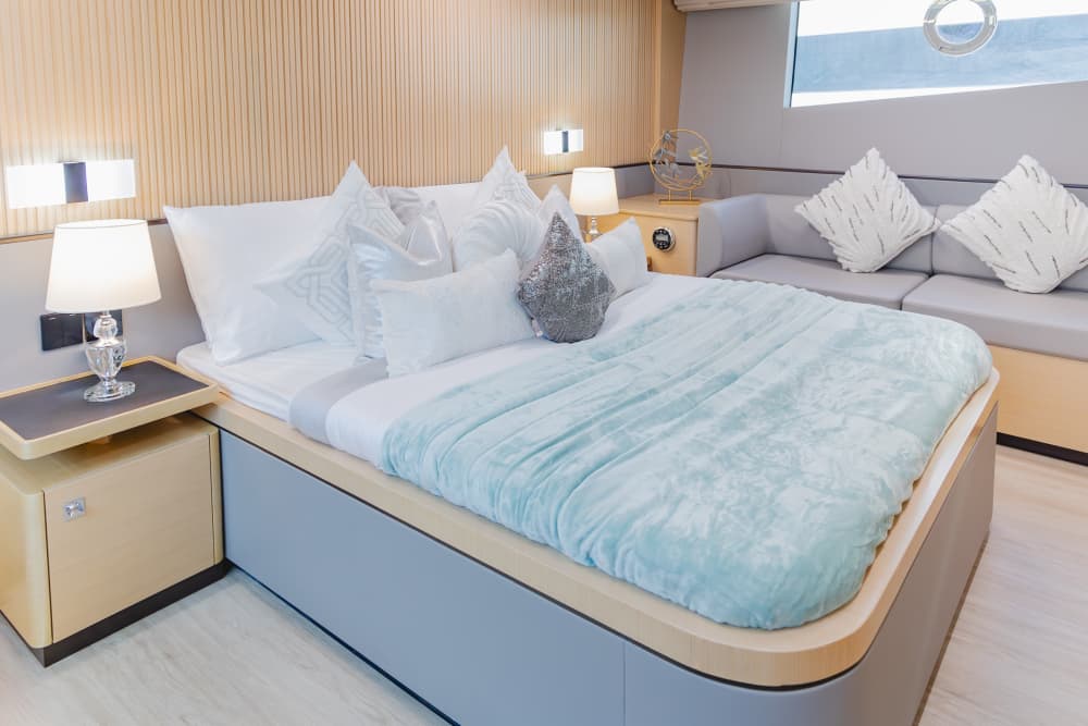 Noleggia uno yacht nuovo di zecca da 62 piedi a Dubai | Modello 2023