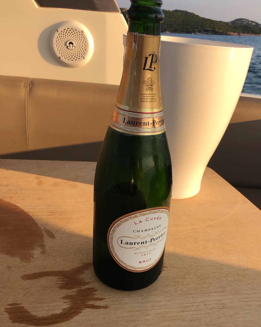 Excursión privada en barco al atardecer desde Cannigione - Aperitivo sardo incluido (Todo Incluido)