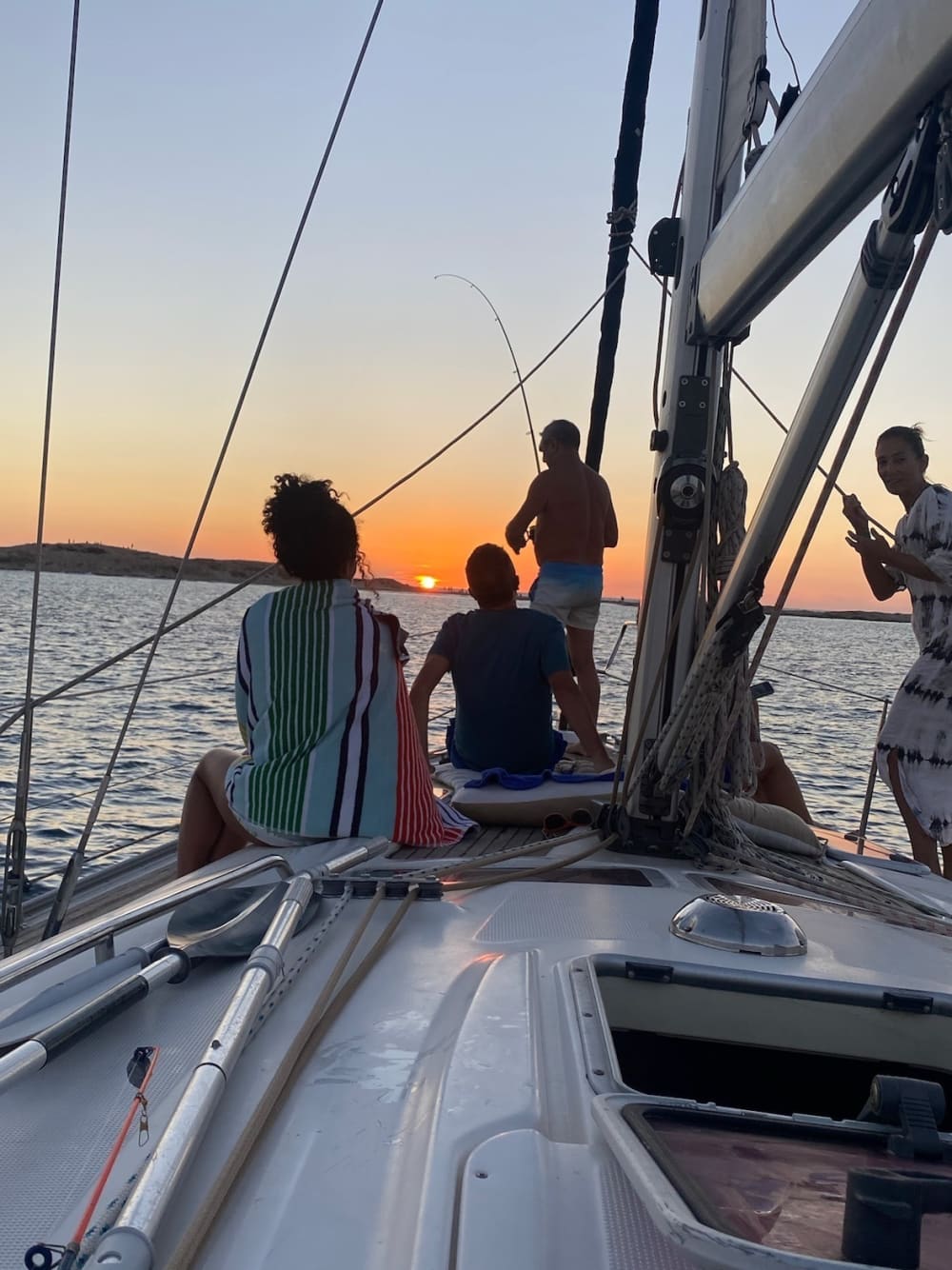 Een dagtocht zeilen in Dénia op een zeilboot.