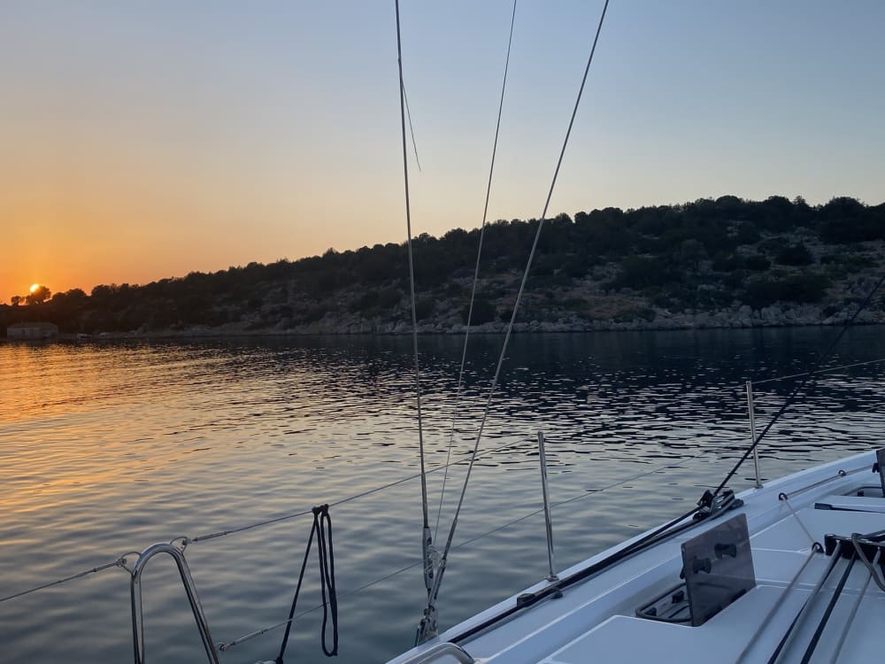 Njut av en dag till sjöss i Aten på en segelbåt