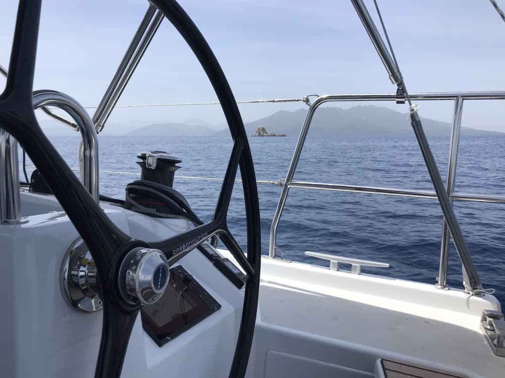 Njut av en dag till sjöss i Aten på en segelbåt