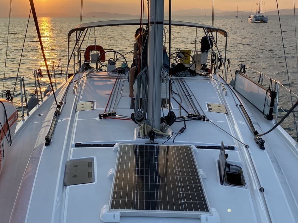 Njut av en dag till sjöss i Aten på en segelbåt