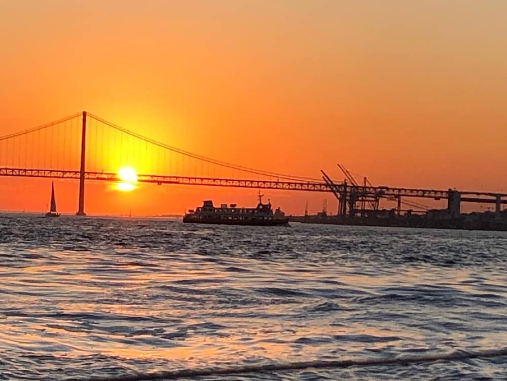 Geniet van een hele dag zeilen in Lissabon.