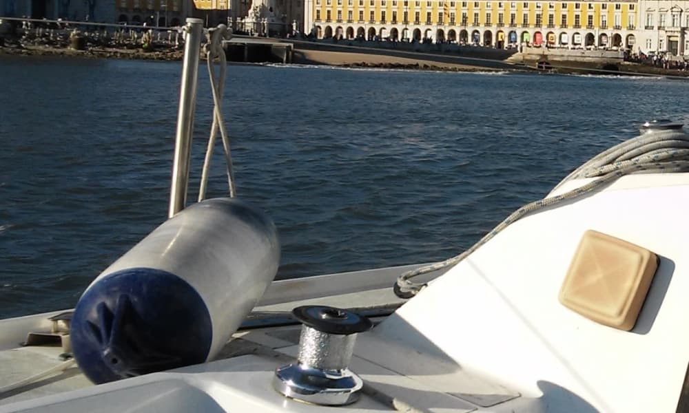 Geniet van een hele dag zeilen in Lissabon.