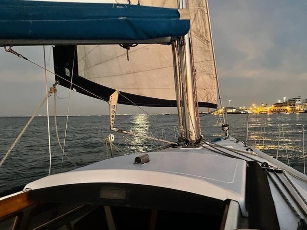Geniet van een hele dag zeilen in Lissabon.