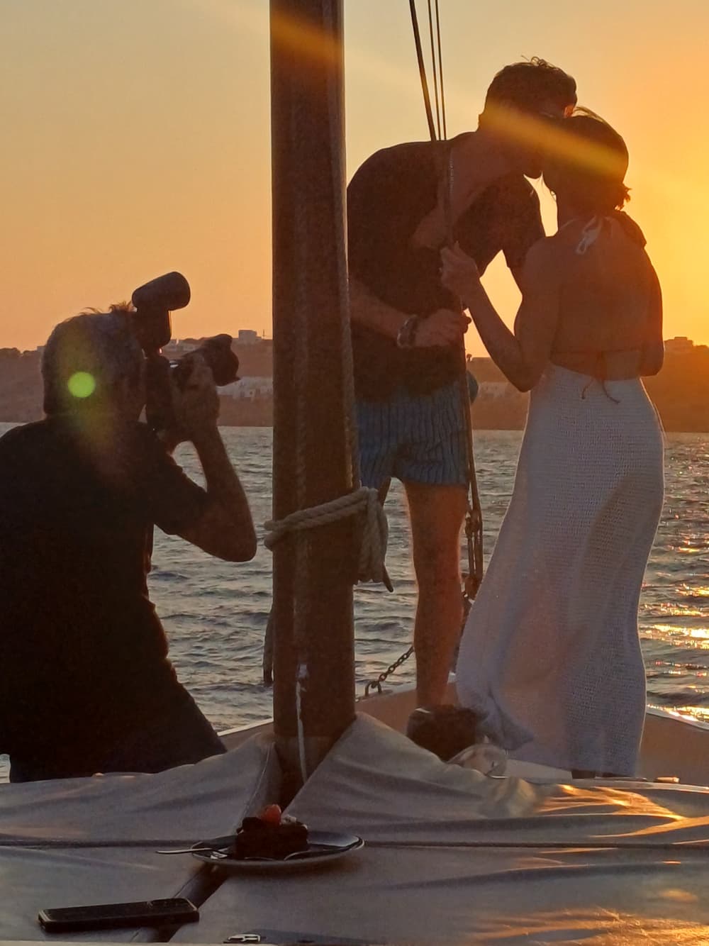 Ощутите магию заката на море на Миконосе