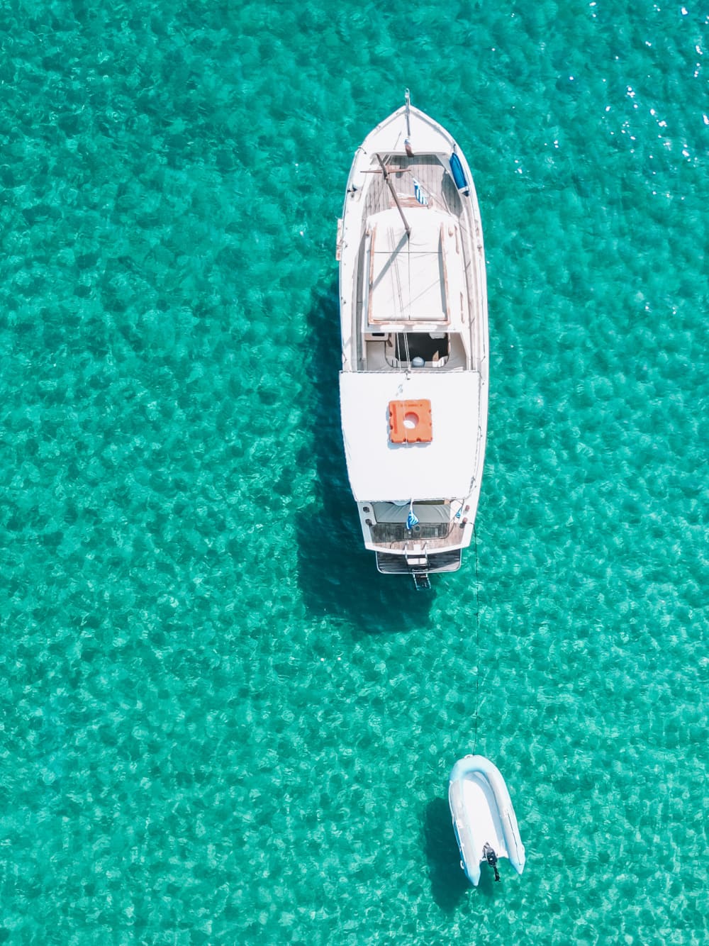 Отпразднуйте на частной лодочной вечеринке на Миконосе — на борту традиционной деревянной лодки