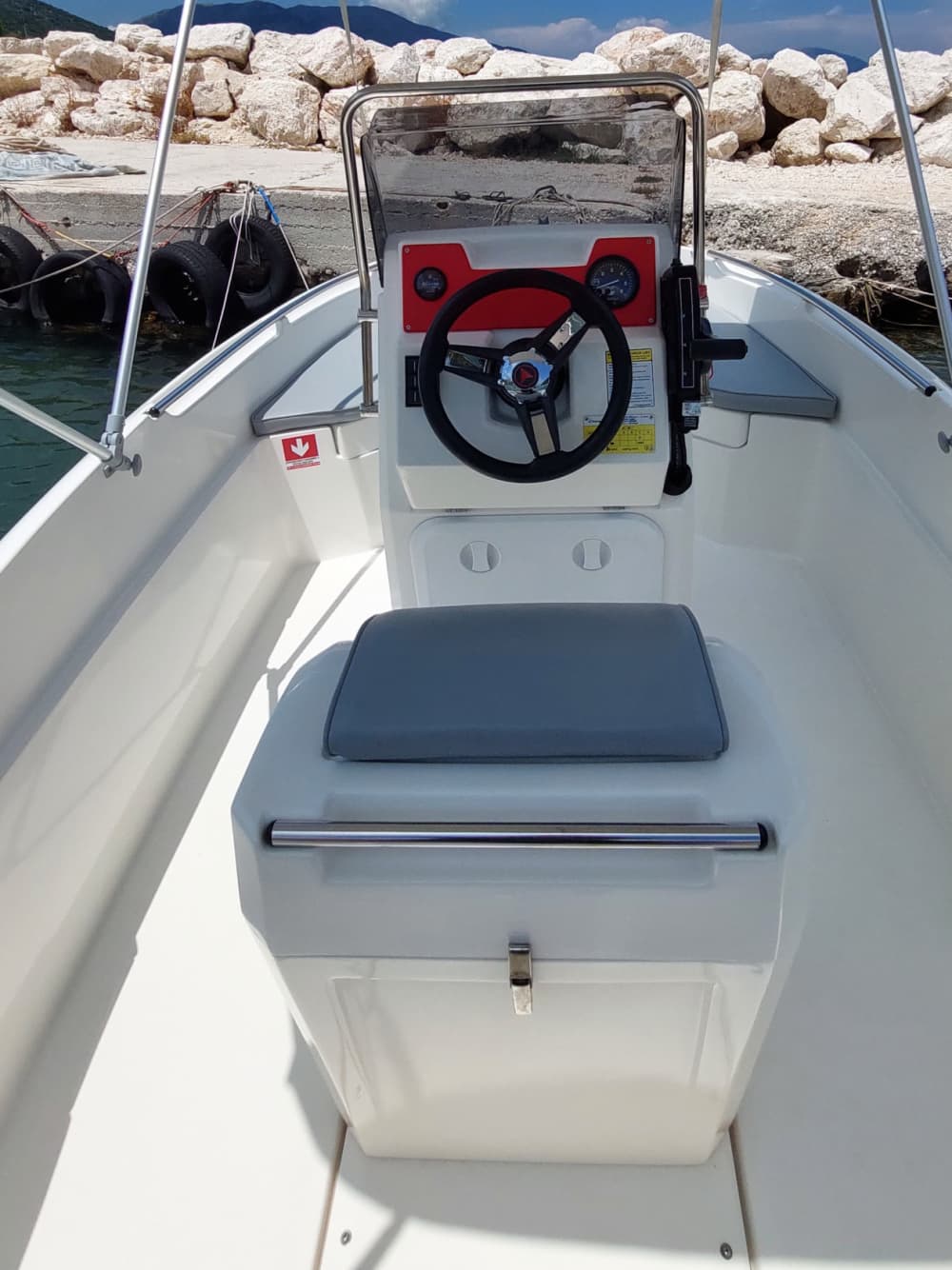 Disfruta de 6 horas en una lancha motora en Cefalonia.