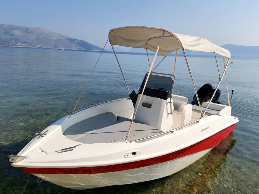 Disfruta de 6 horas en una lancha motora en Cefalonia.