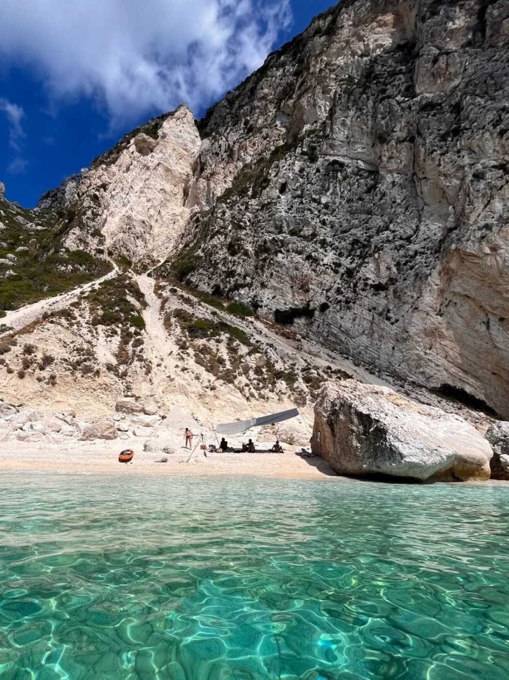 Secret bays of Lefkada: sailing, snorkeling and local flavors
