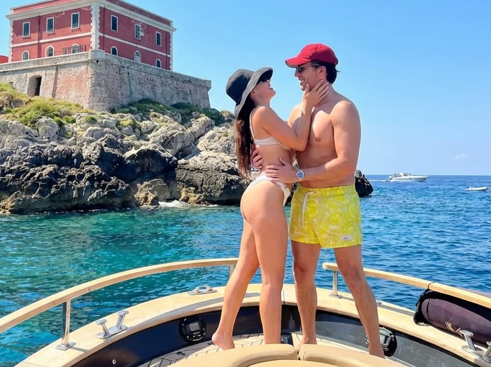 Entdecken Sie die geheimen Ecken von Capri mit einem privaten Boot und einem ortskundigen Skipper