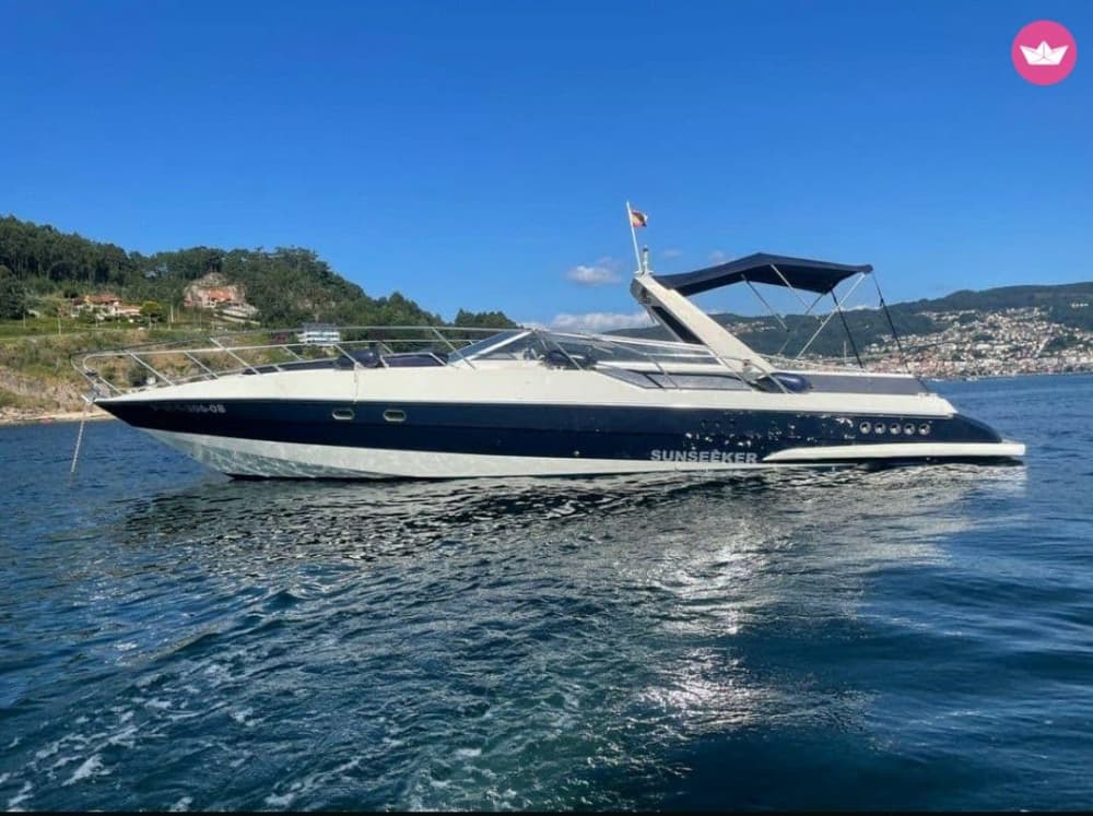 Tour di 4 ore in yacht a Fuengirola con capitano