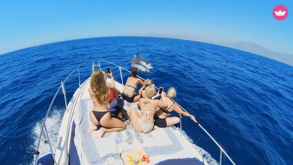 Noleggio di yacht di 6 ore con capitano a Fuengirola