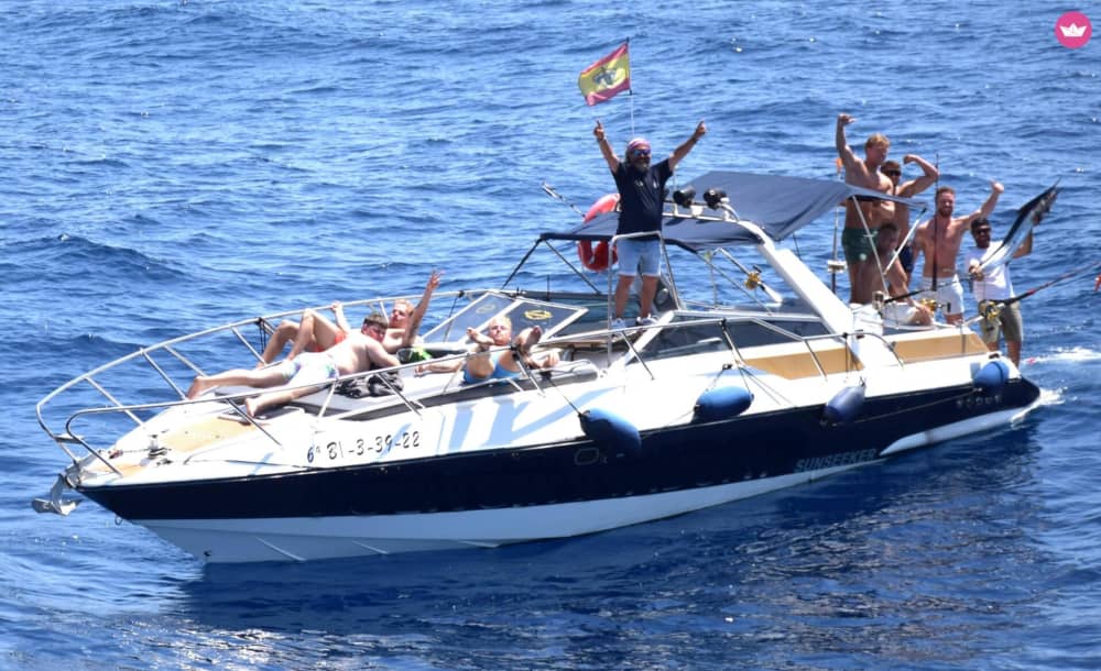 Noleggio di yacht di 6 ore con capitano a Fuengirola