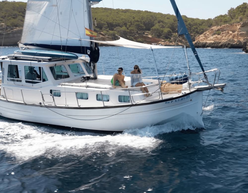 Palma - Private Afternoon Cruise on a Mallorcan Llaut - Sail or Motor to Local Calas with turquoise waters - ALL INCLUDED