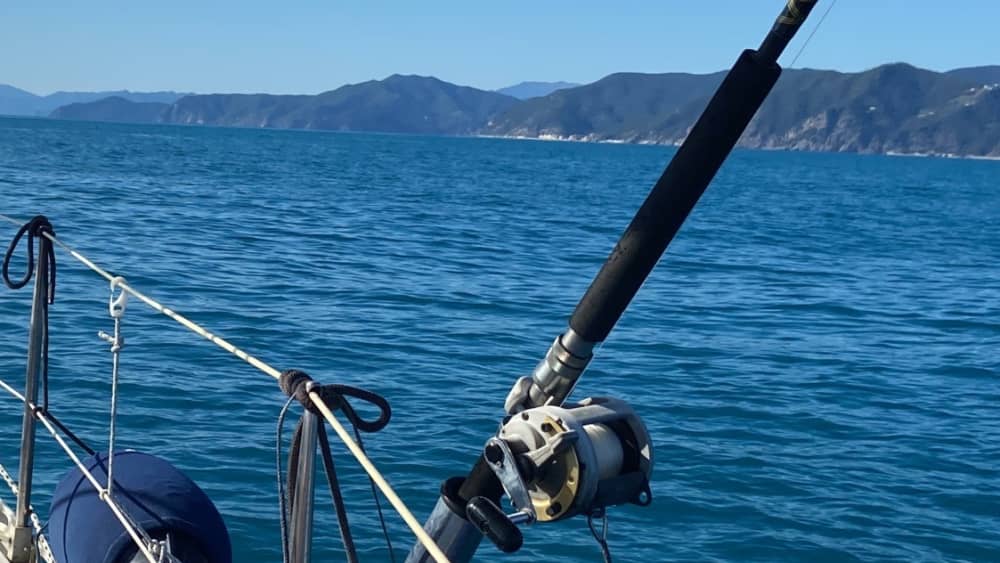 Sunset in barca al largo di Genova con Aperitivo