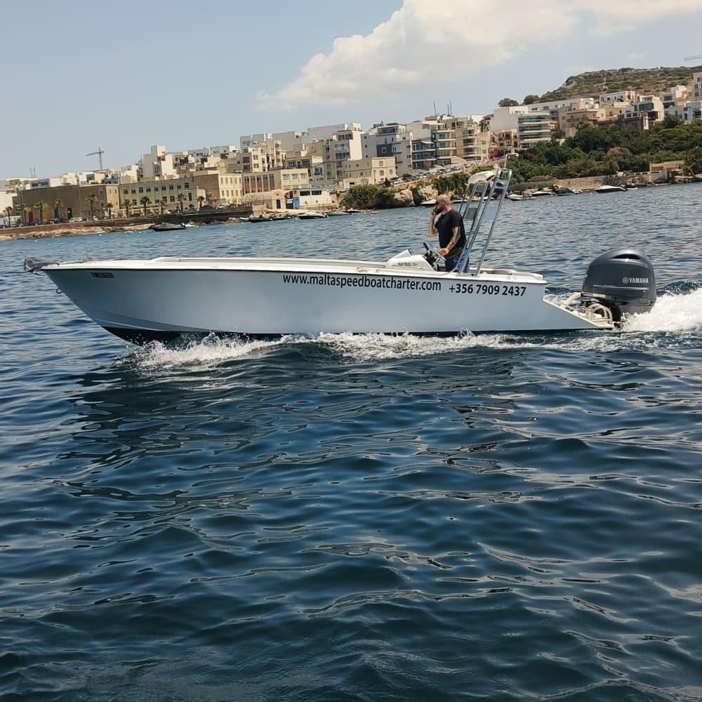 Your day in Malta: Rent a motorboat for 7h of discovery