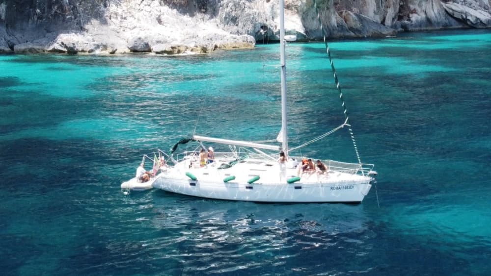 Un giorno alla scoperta di Arbatax: la vera Dolce Vita in barca a vela.