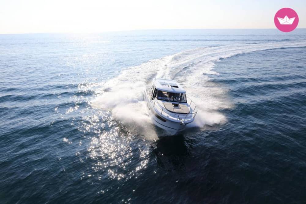 Medio día de emoción costera: adrenalina y belleza de Apulia