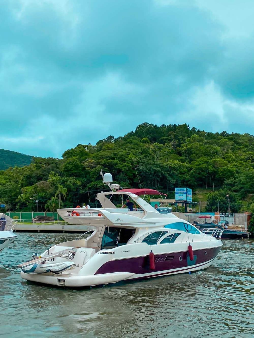 Alquiler de lancha a motor de medio día en Balneário Camboriú