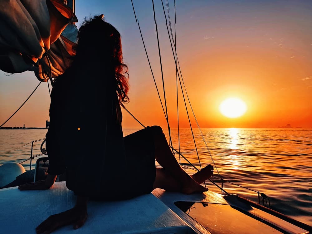 Prepare-se para a alegria: um dia inteiro de autêntica navegação à vela em Formentera.