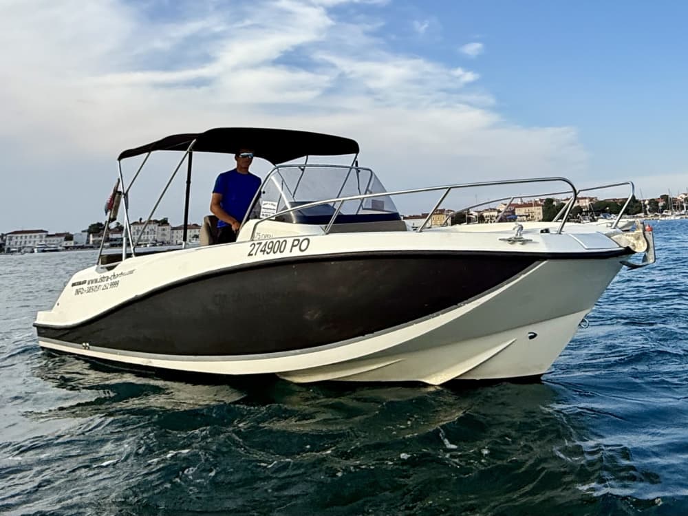 Njut av solen på en 9 timmar lång båttur i Poreč