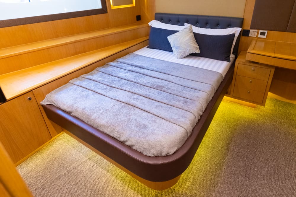 Exceptional Dubai Luxury Yacht Service | 75-Guest Capacity