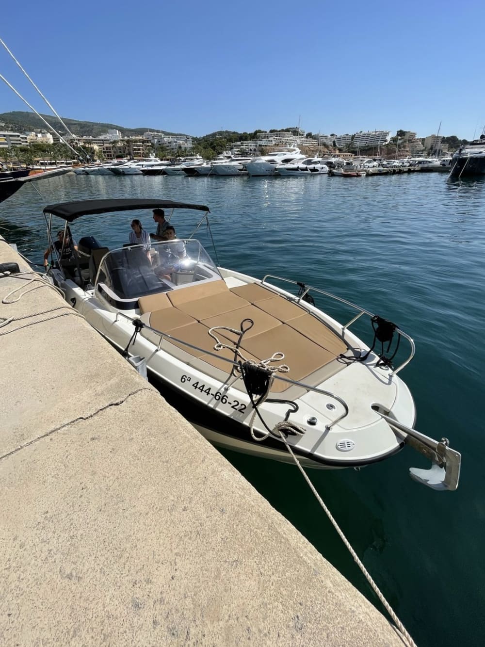 Excursión de medio día en barco desde Puerto Portals a Mallorca.
