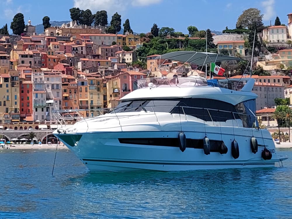 Visit Monte Carlo and its surroundings by boat