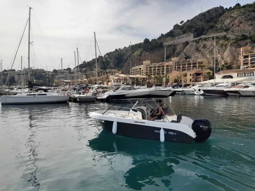 Halbtägige Bootstour in Altea mit einem Motorboot