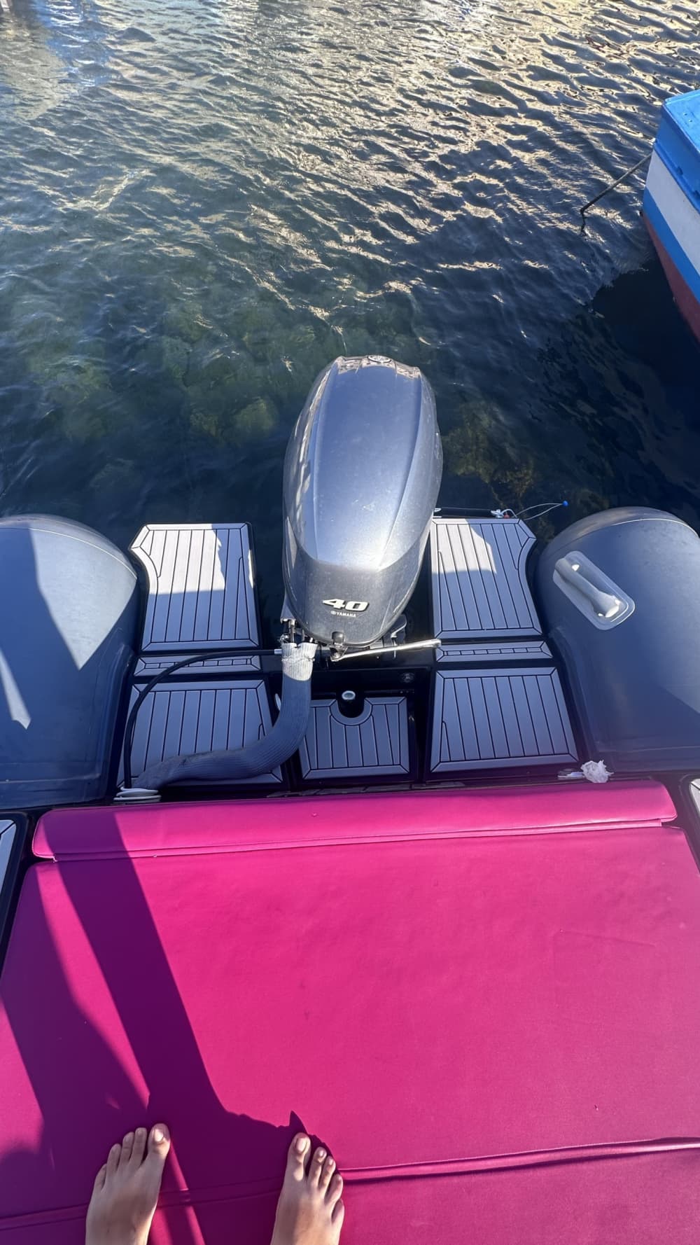 3u30 zon rond Isola delle Femmine op een motorboot