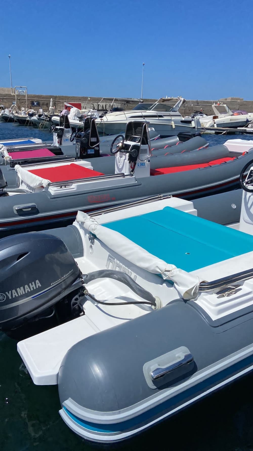 3u30 zon rond Isola delle Femmine op een motorboot