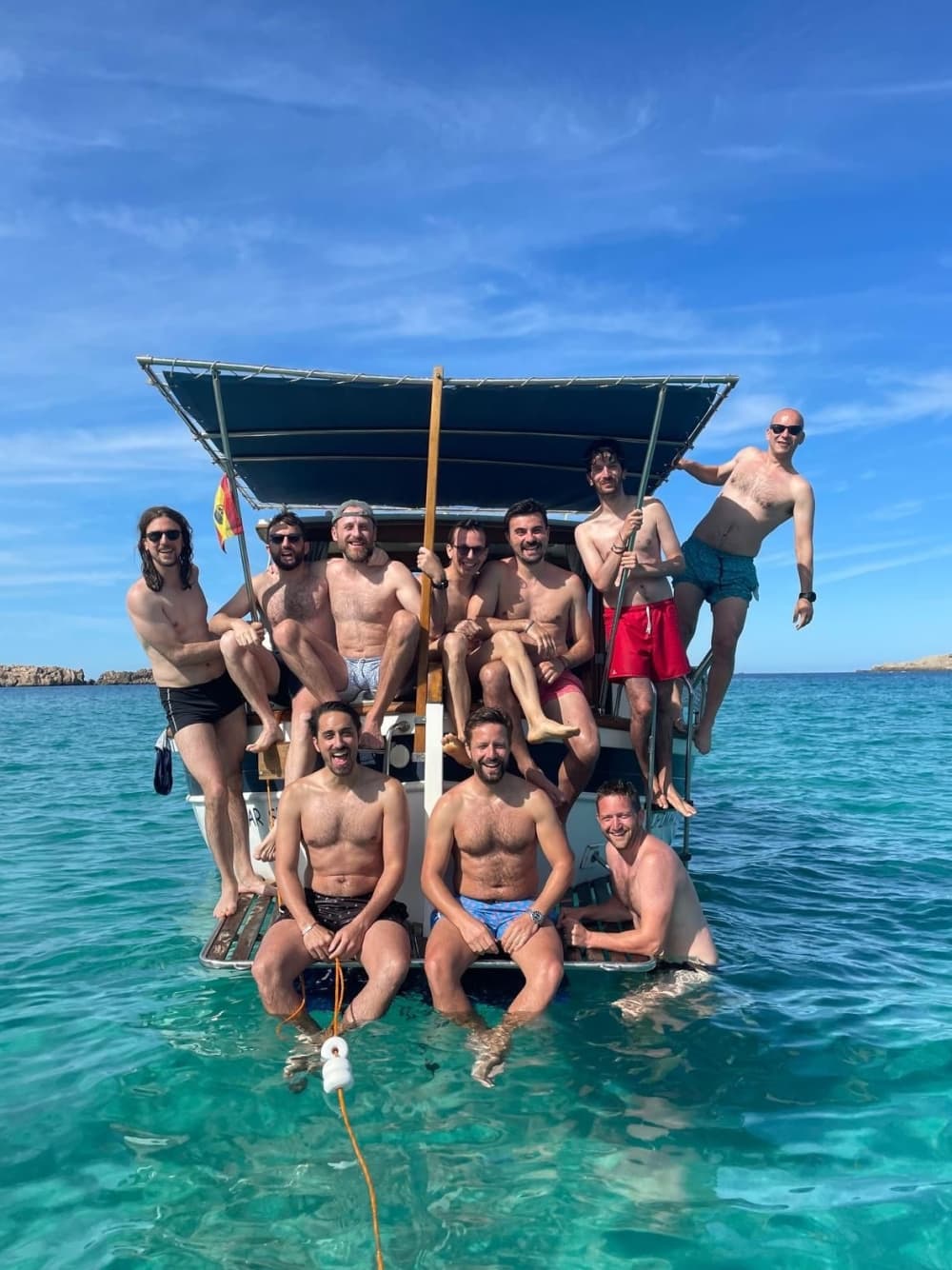 Descubra Menorca: Um dia inteiro de sol em um barco a motor.