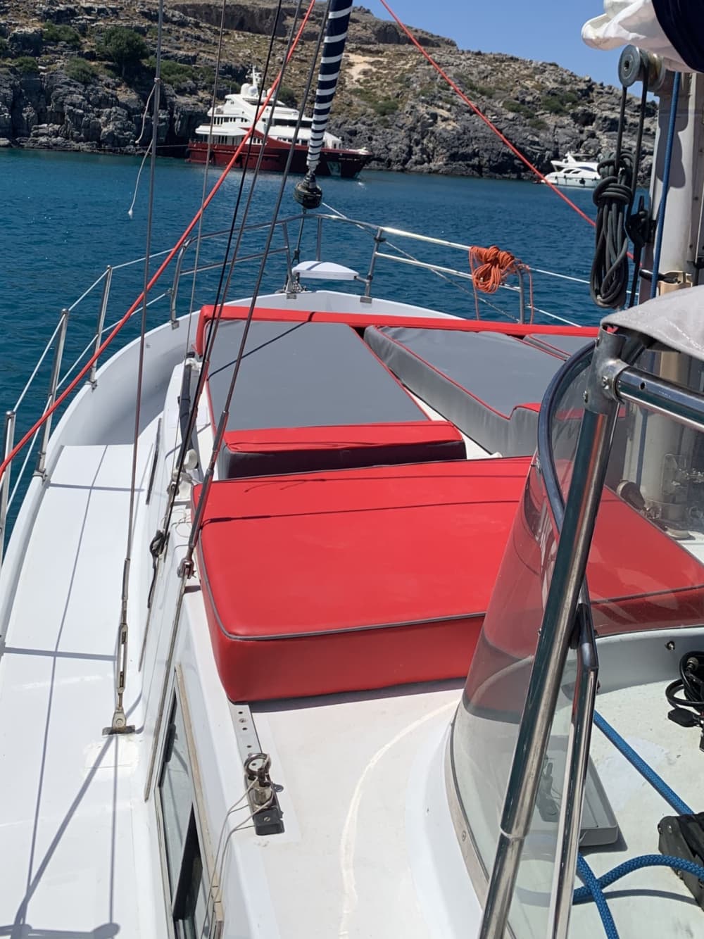 Profitez d'une journée complète de navigation à Lindos en voilier.