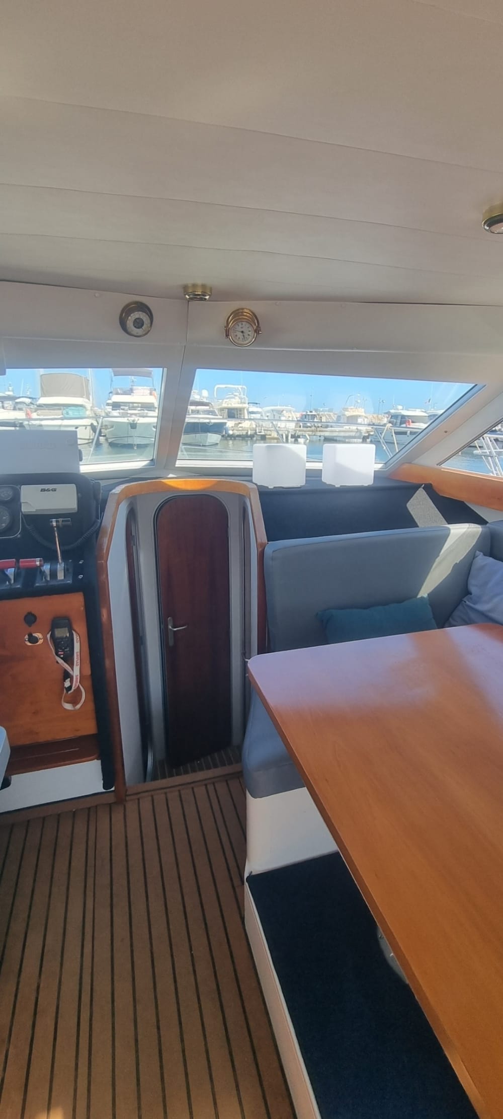 Découvrez La Londe-les-Maures en bateau à moteur pendant 9h