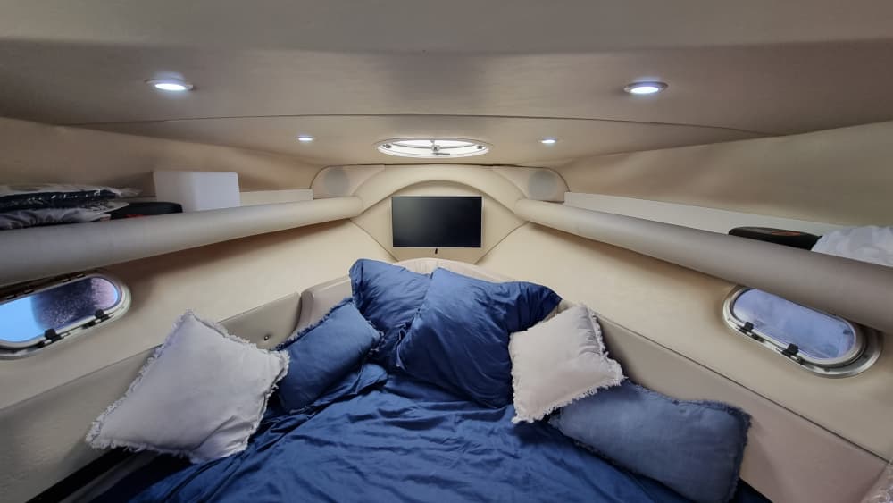 Découvrez La Londe-les-Maures en bateau à moteur pendant 9h