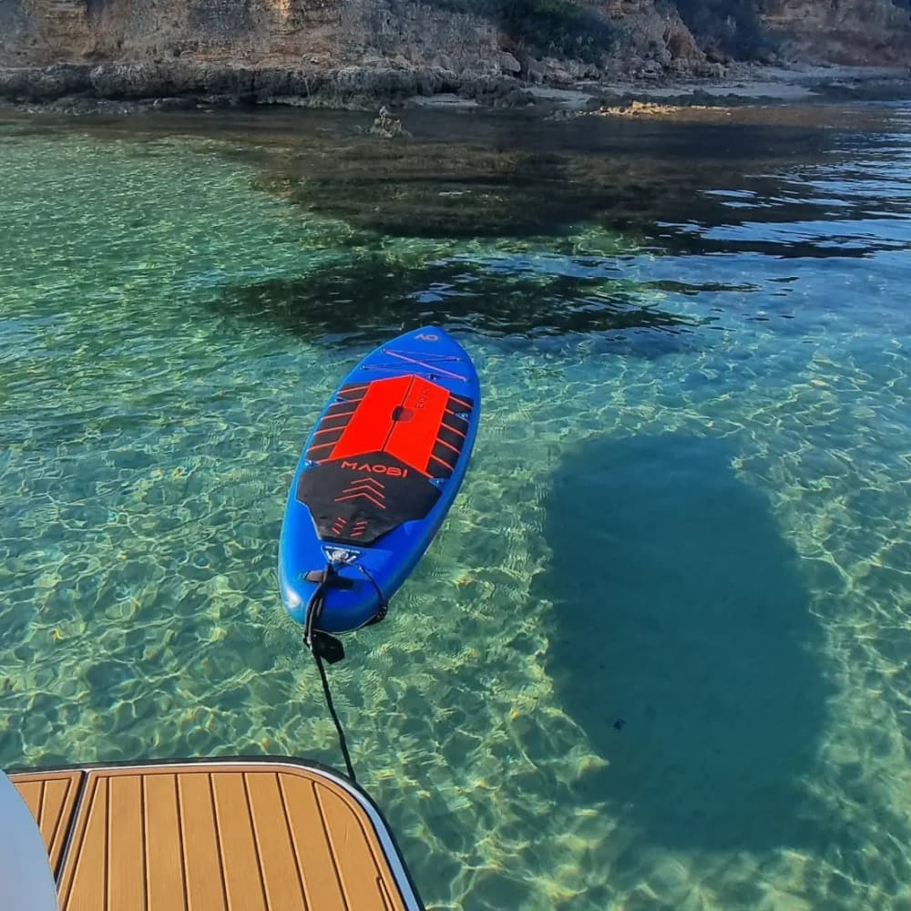 Découvrez La Londe-les-Maures en bateau à moteur pendant 9h