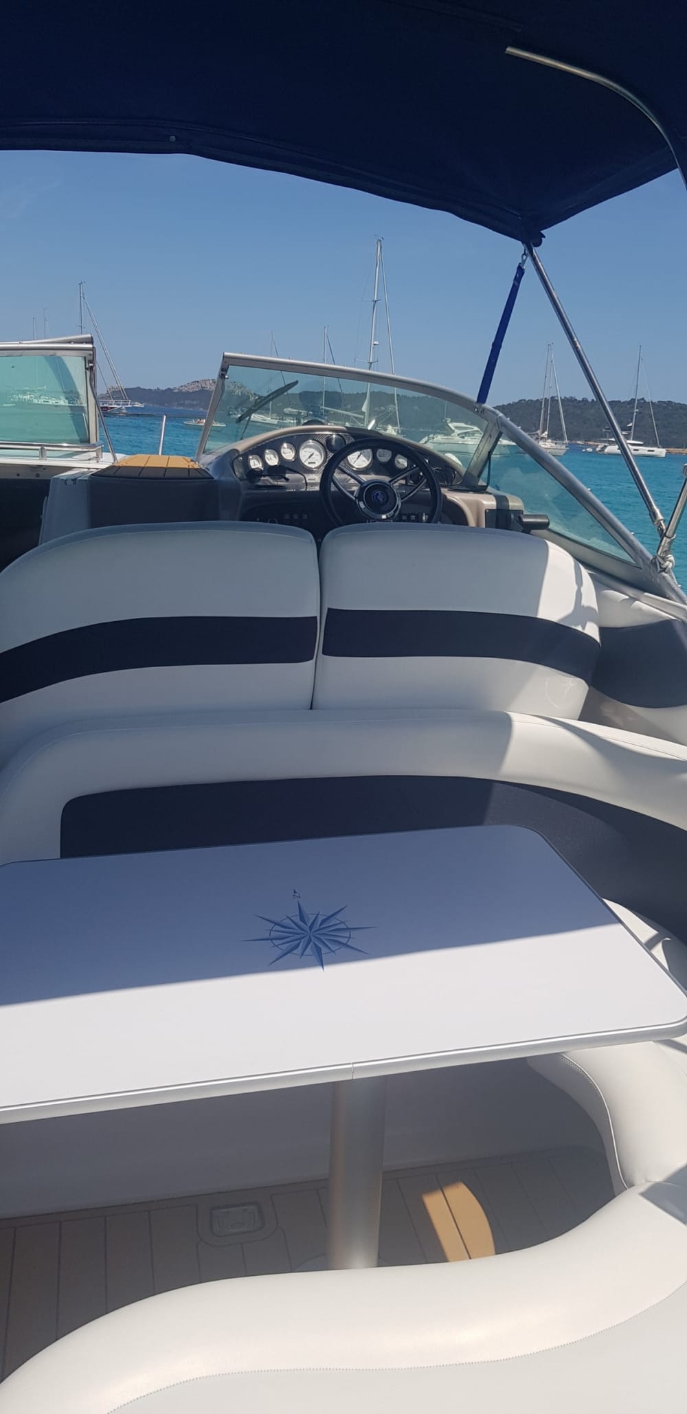 Découvrez La Londe-les-Maures en bateau à moteur pendant 9h