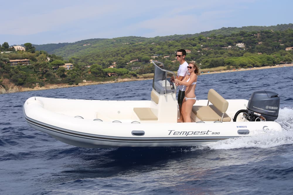 Goditi 8 ore e 30 minuti a bordo di un motoscafo per esplorare Tortolì.