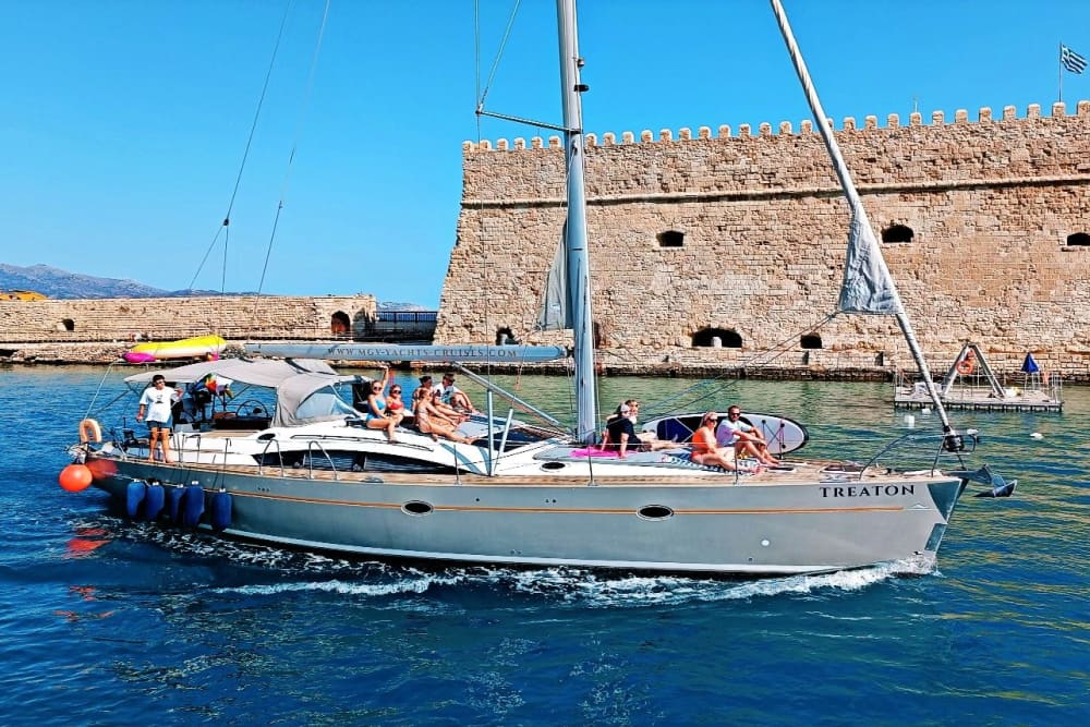 Private Sunset Trip to Dia island on a luxurious sailing yacht