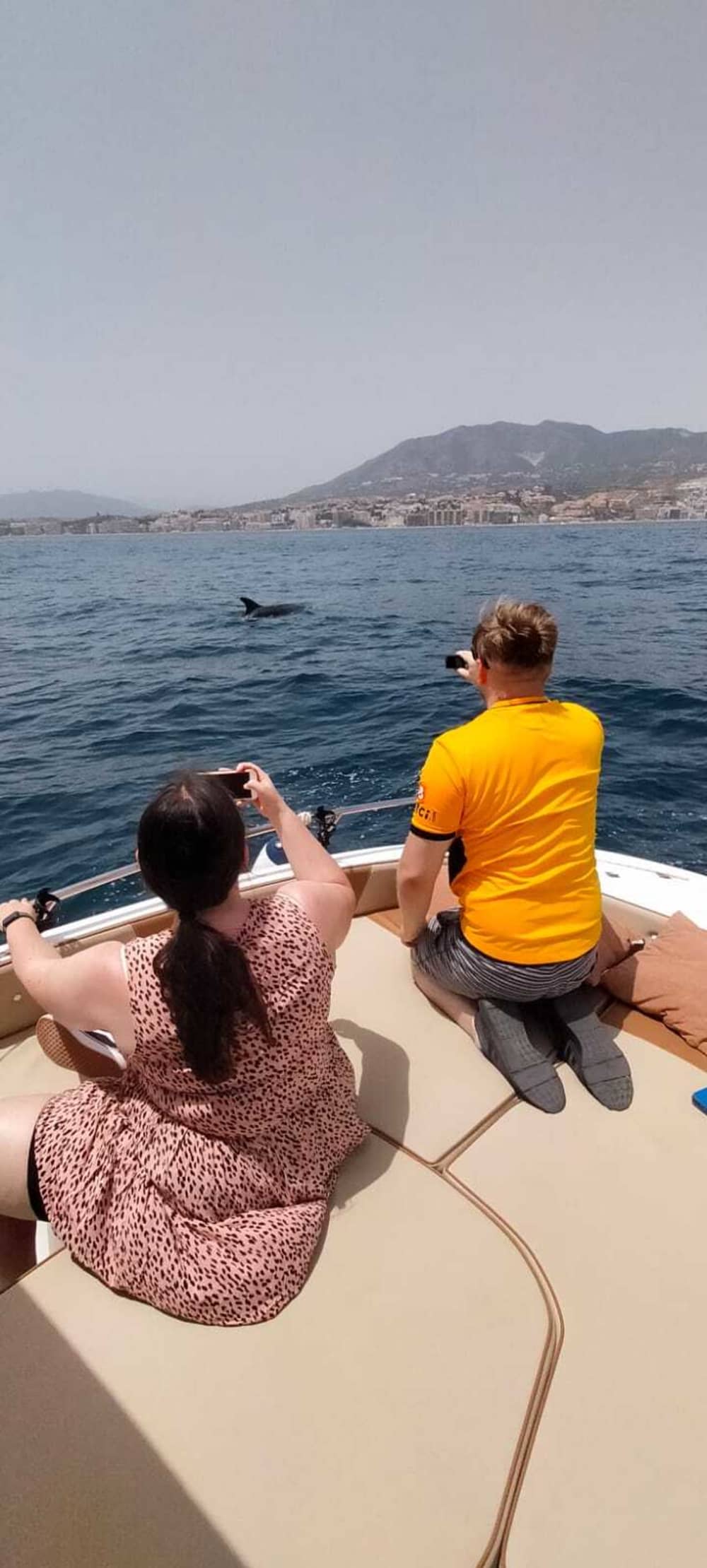 Un día en los alrededores de Fuengirola: Disfrute de 5 horas y 15 minutos de descubrimiento en lancha motora.