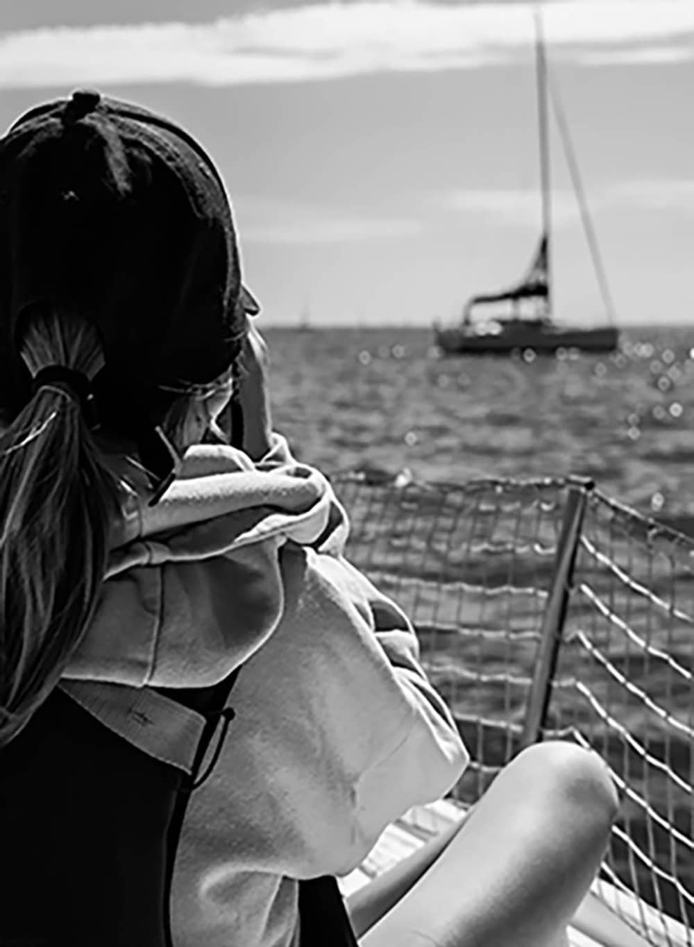 Hav, kärlek och sol: En heldag fylld av känslor på en segelbåt