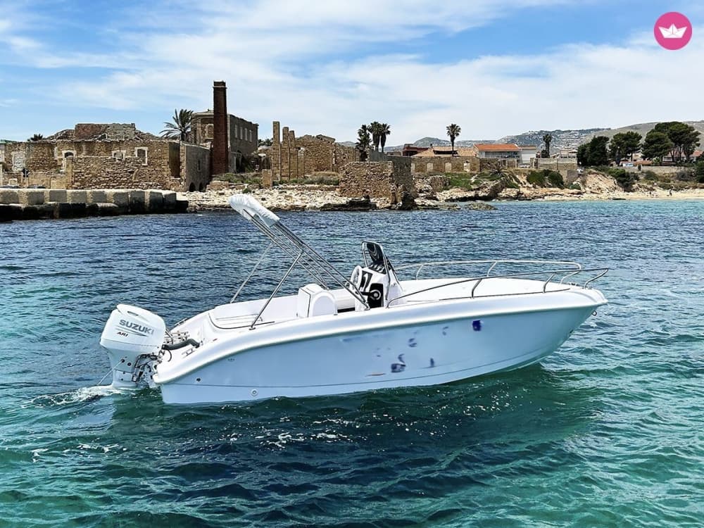 4,5 uur om Avola te ontdekken per motorboot.