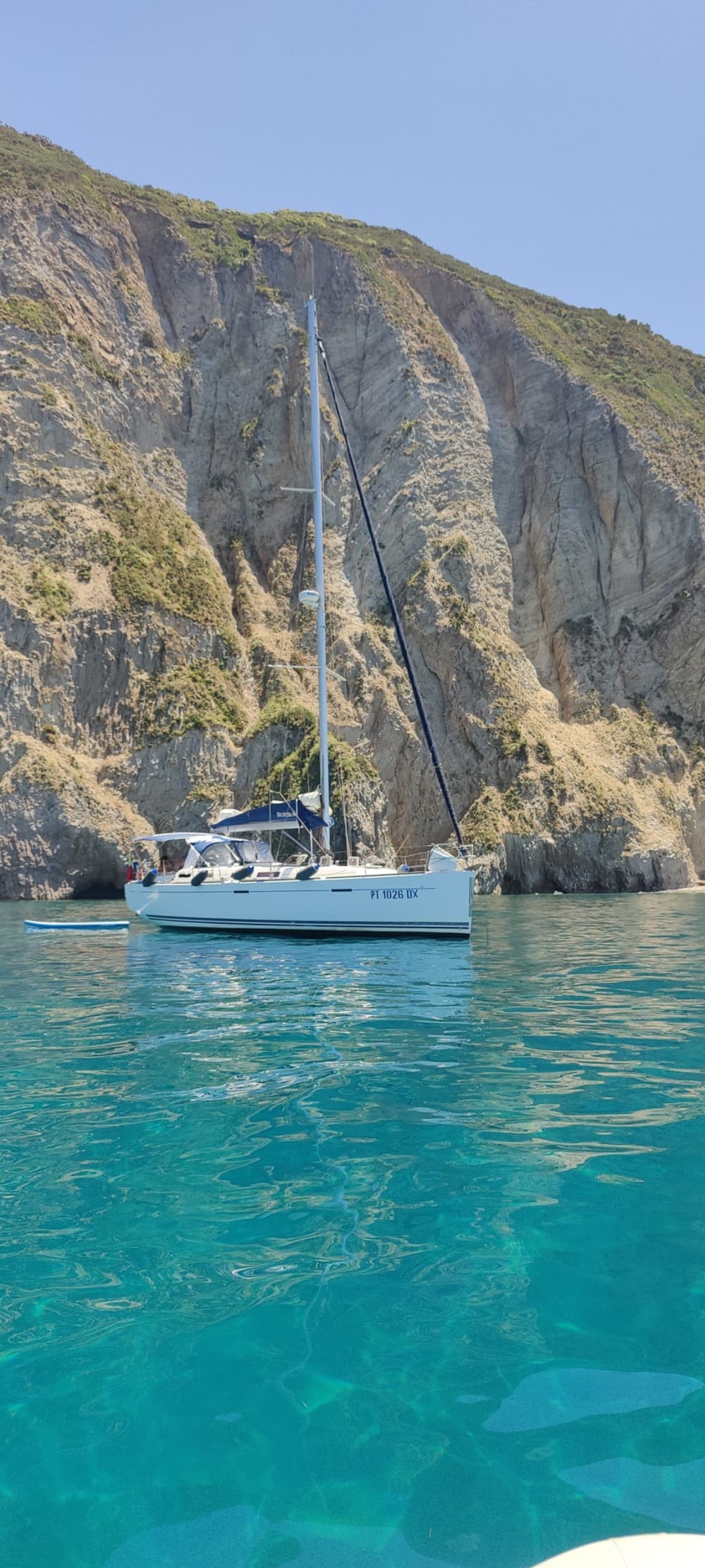 Disfruta de un día en el mar en La Maddalena a bordo de un velero.