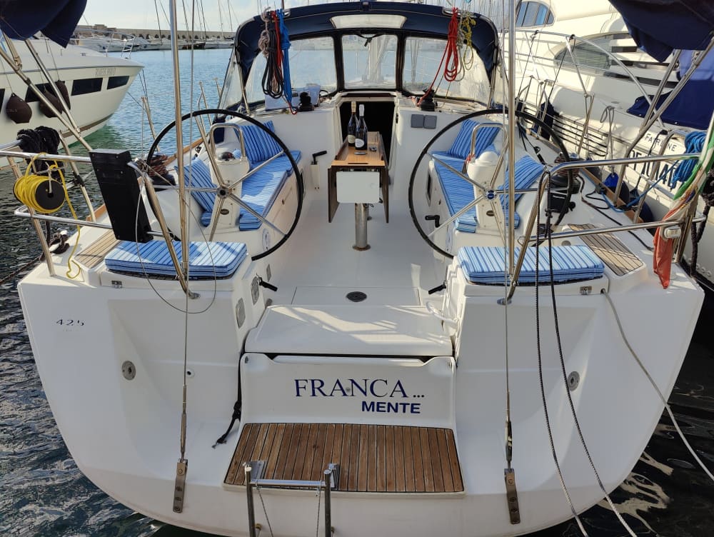 Enjoy a day at sea in La Maddalena on a sailboat
